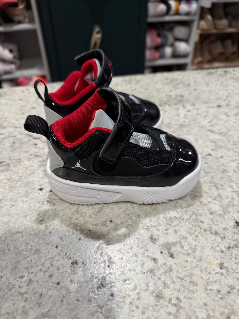 Jordan Air Max Aura 2 - Picture 3 of 4